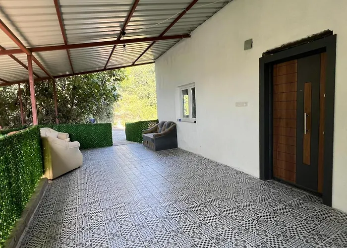 Hidden Paradise Garden & 3*