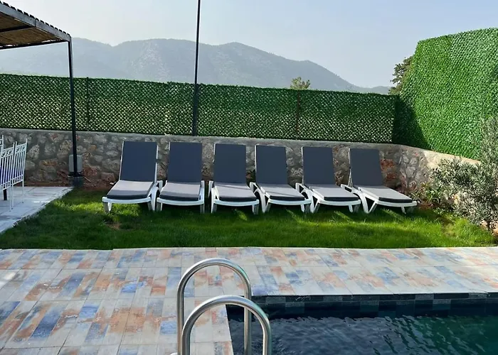 Hidden Paradise Garden & 3*